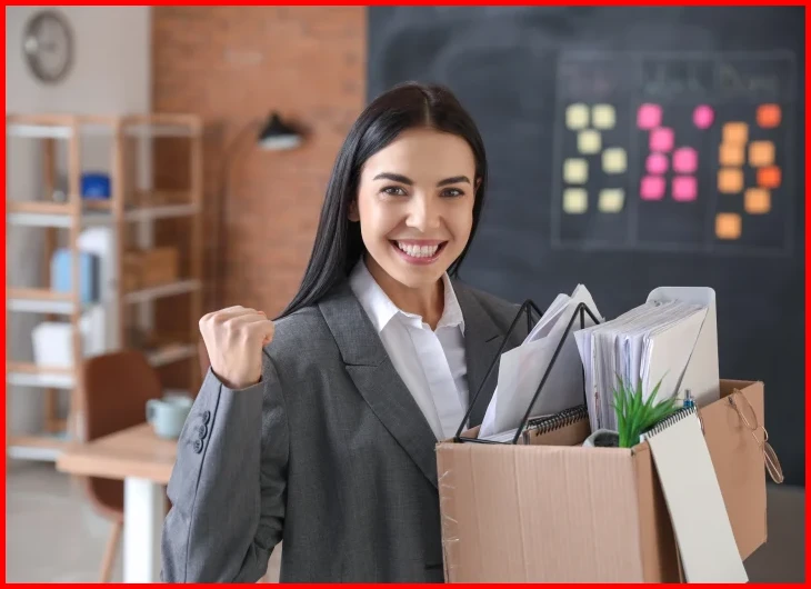 Tener una oferta de trabajo firmada o un plan financiero claro
